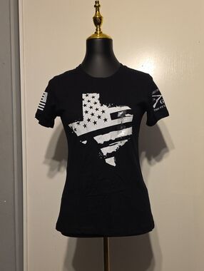 Grunt Style Black Women's Short-Sleeve Tee with White Texas Flag Graphic
